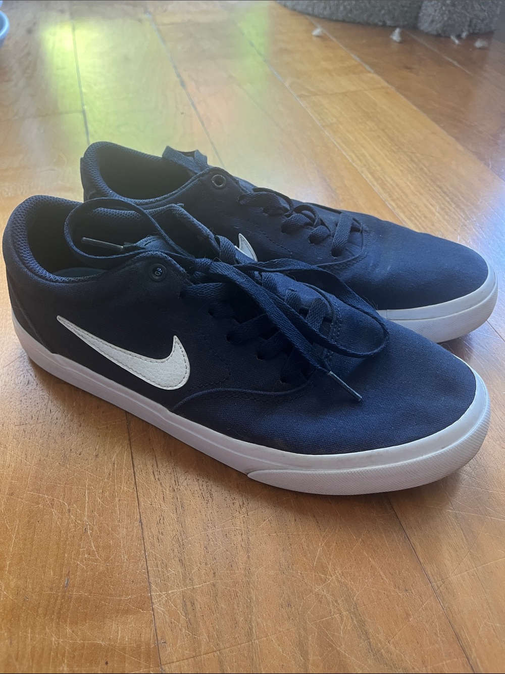 Nike Men's Navy Low-Top Sneakers (size 8)